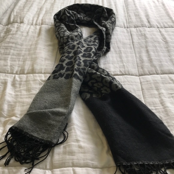 Chico’s Shawl - Picture 5 of 5